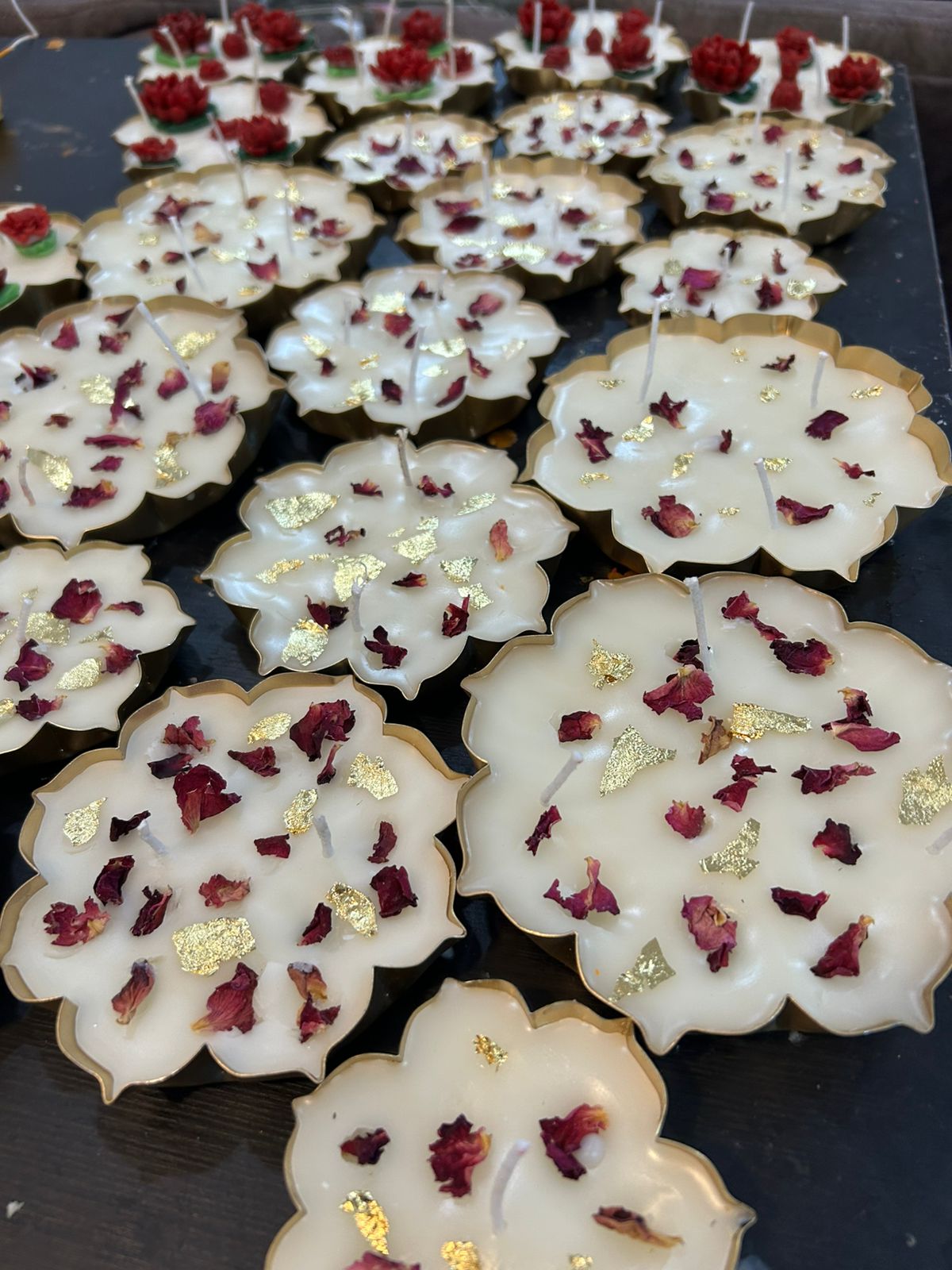 urli with Rose petals and golden flake