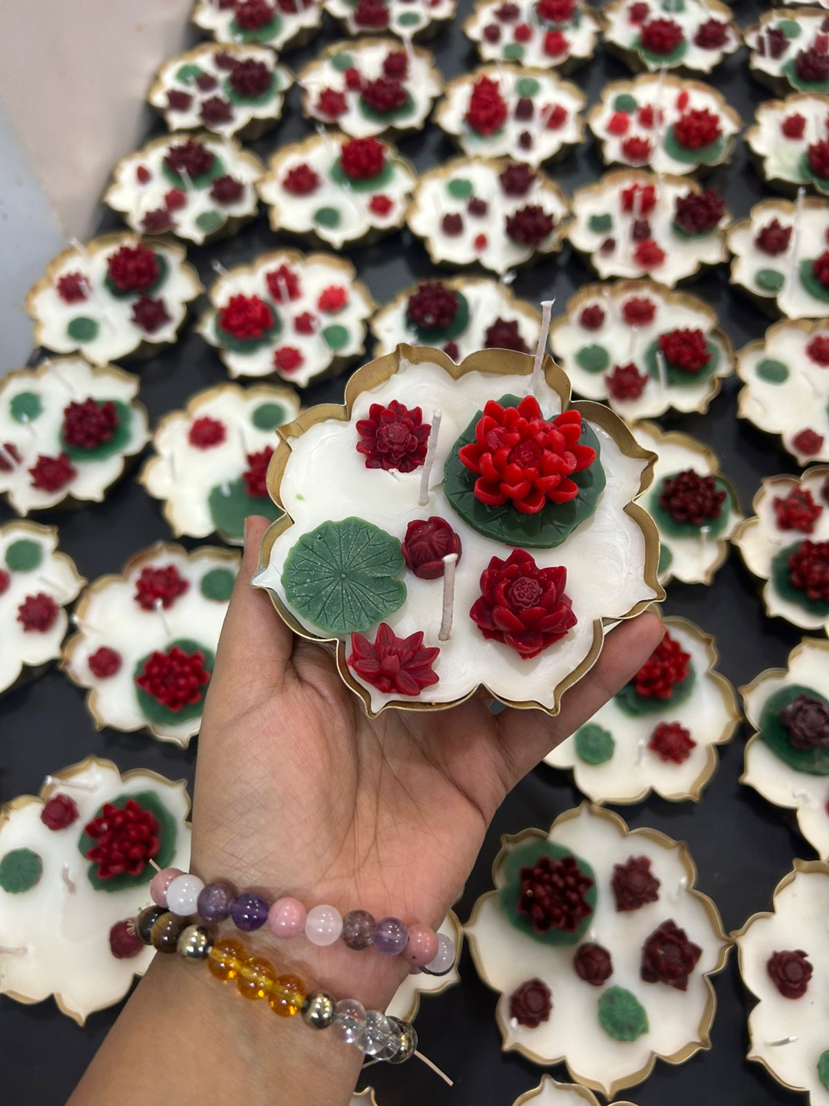 urli lotus them urli Rose